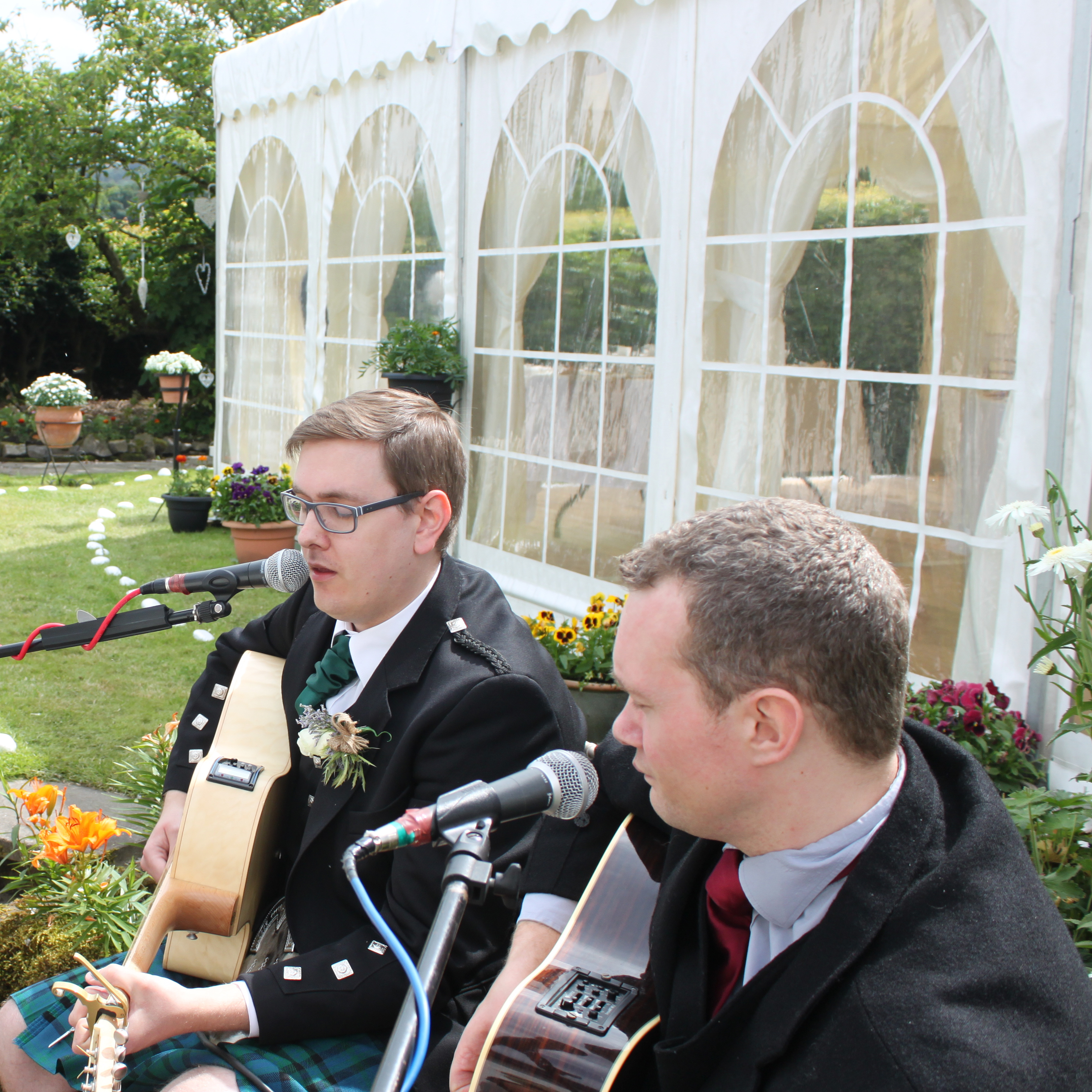 How to choose a wedding music band– The wedding band’s perspective!
